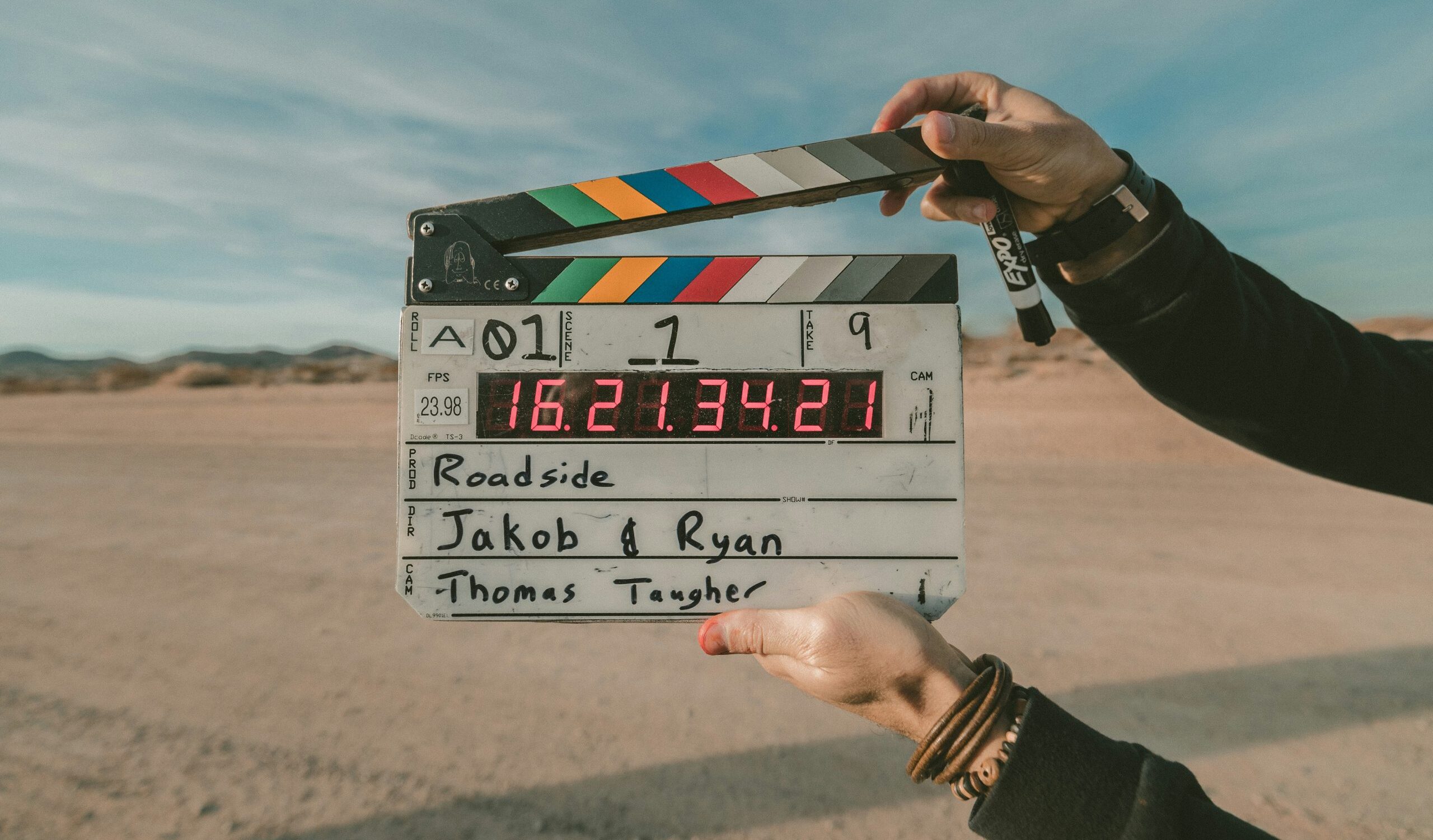 Klapptafel am Straßenrand, Jakob und Ryan