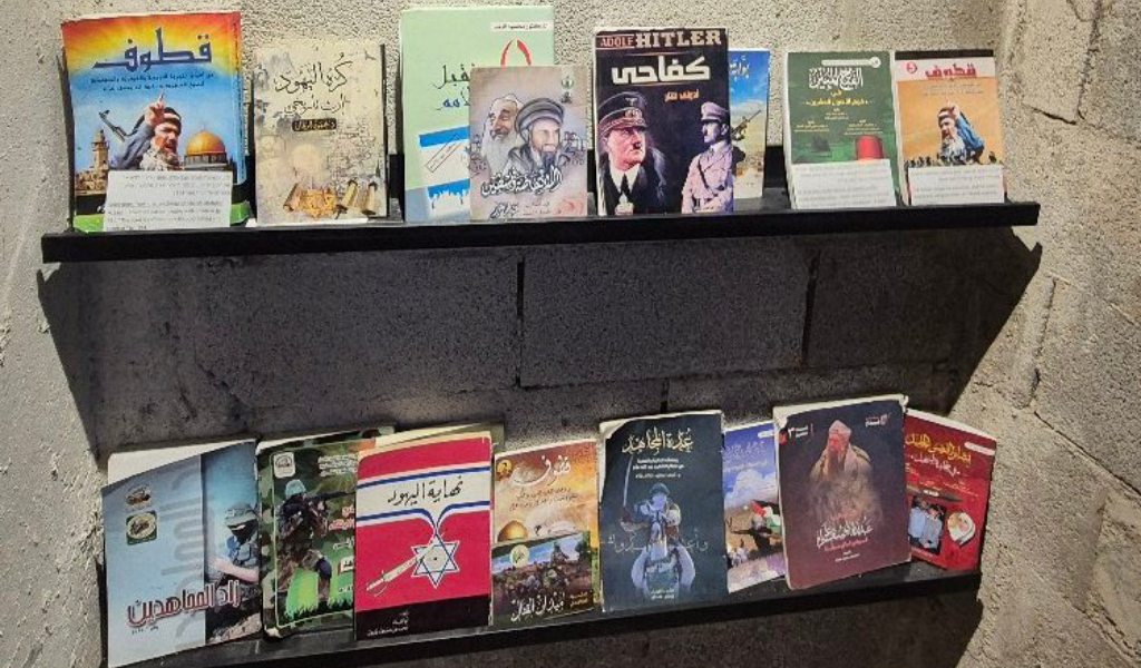 Bücher die in Gaza gefunden wurden.