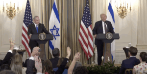 Donald Trump und Benjamin Netanyahu bei einer Pressekonferenz im September 2025