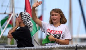 Greta Thunberg an Bord der Hamas-finanzierten "Sumud Flotilla".