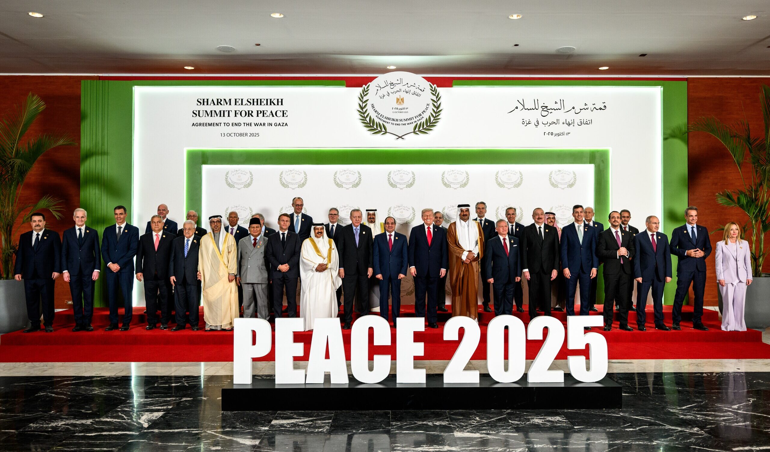 Familienfoto der Staats- und Regierungschefs beim Friedensgipfel in Scharm asch-Schaich, 13. Oktober 2025