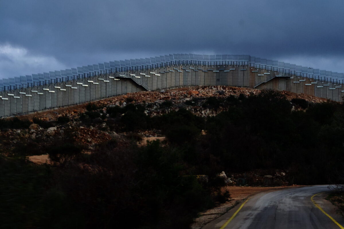 Schutzwallzum Libanon Sicherheitswall an der Grenze zum Libanon. Die Hisbollah hatte darunter Tunnels für die Invasion Israels gebohrt.