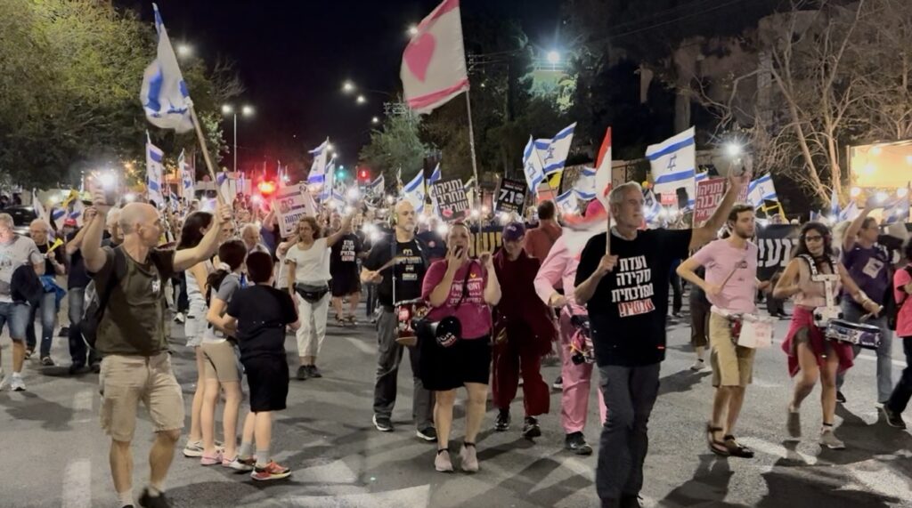 Jeden Samstagabend, ohne Ausnahme: Demonstration in Haifa