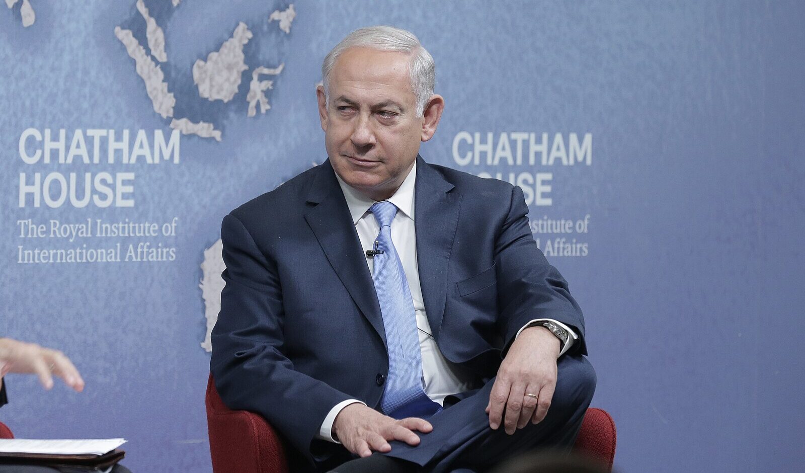 Benjamin Netanyahu bei einer Podiumsdiskussion