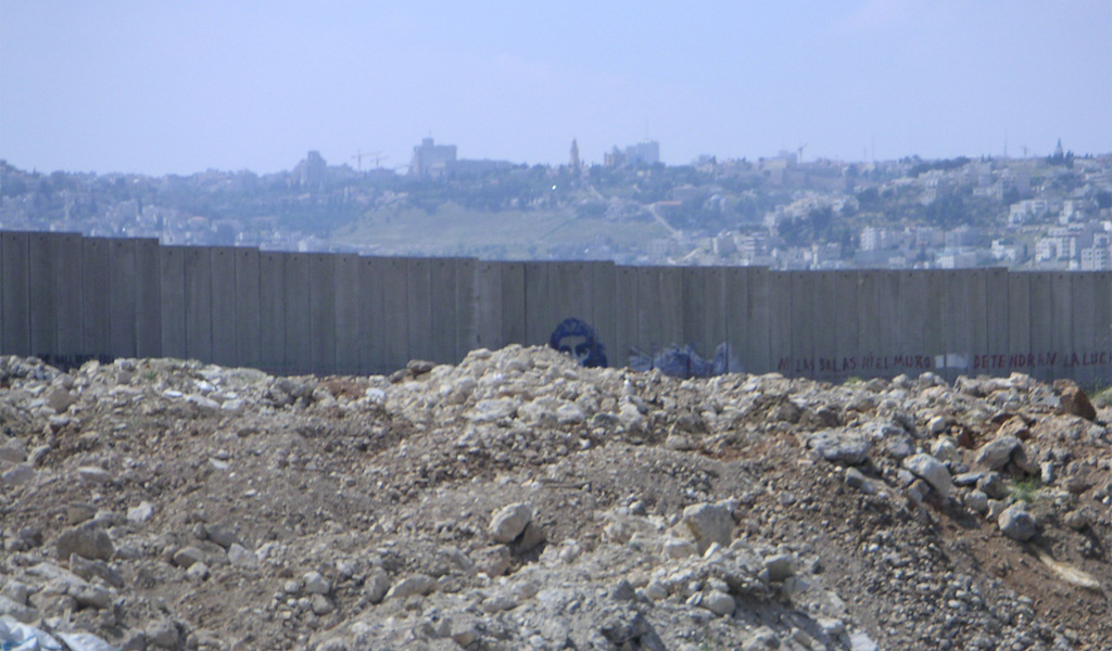 Blick auf die Barriere zur Westbank